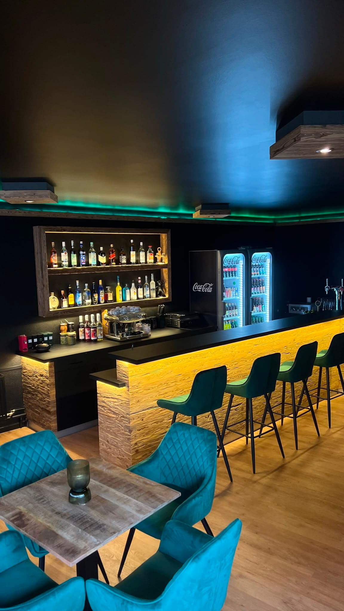 Cocktail and coffee bar for sale in Fleurier - 3