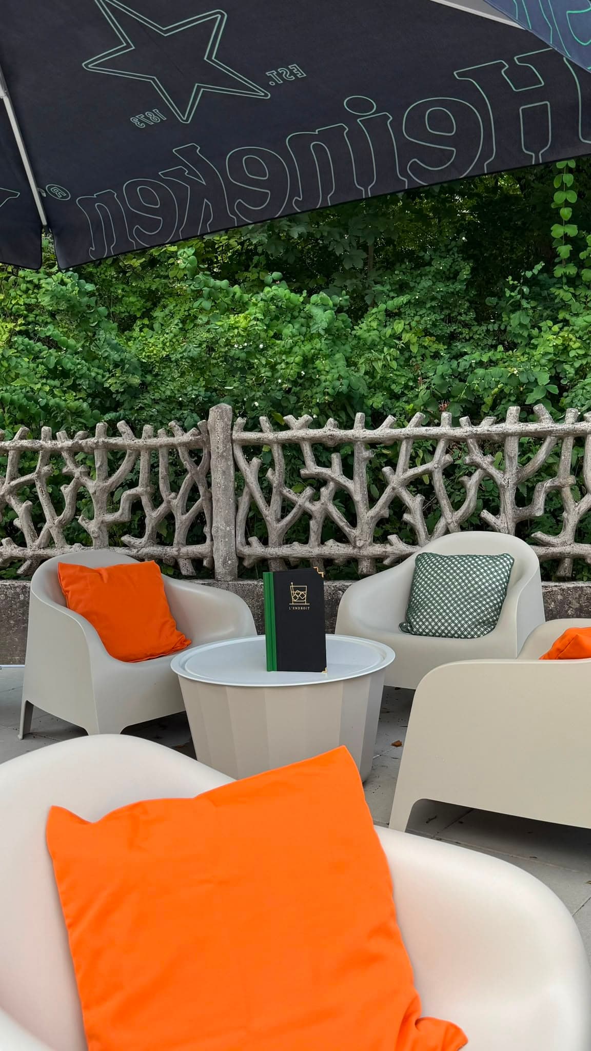 Cocktail and coffee bar for sale in Fleurier - 2