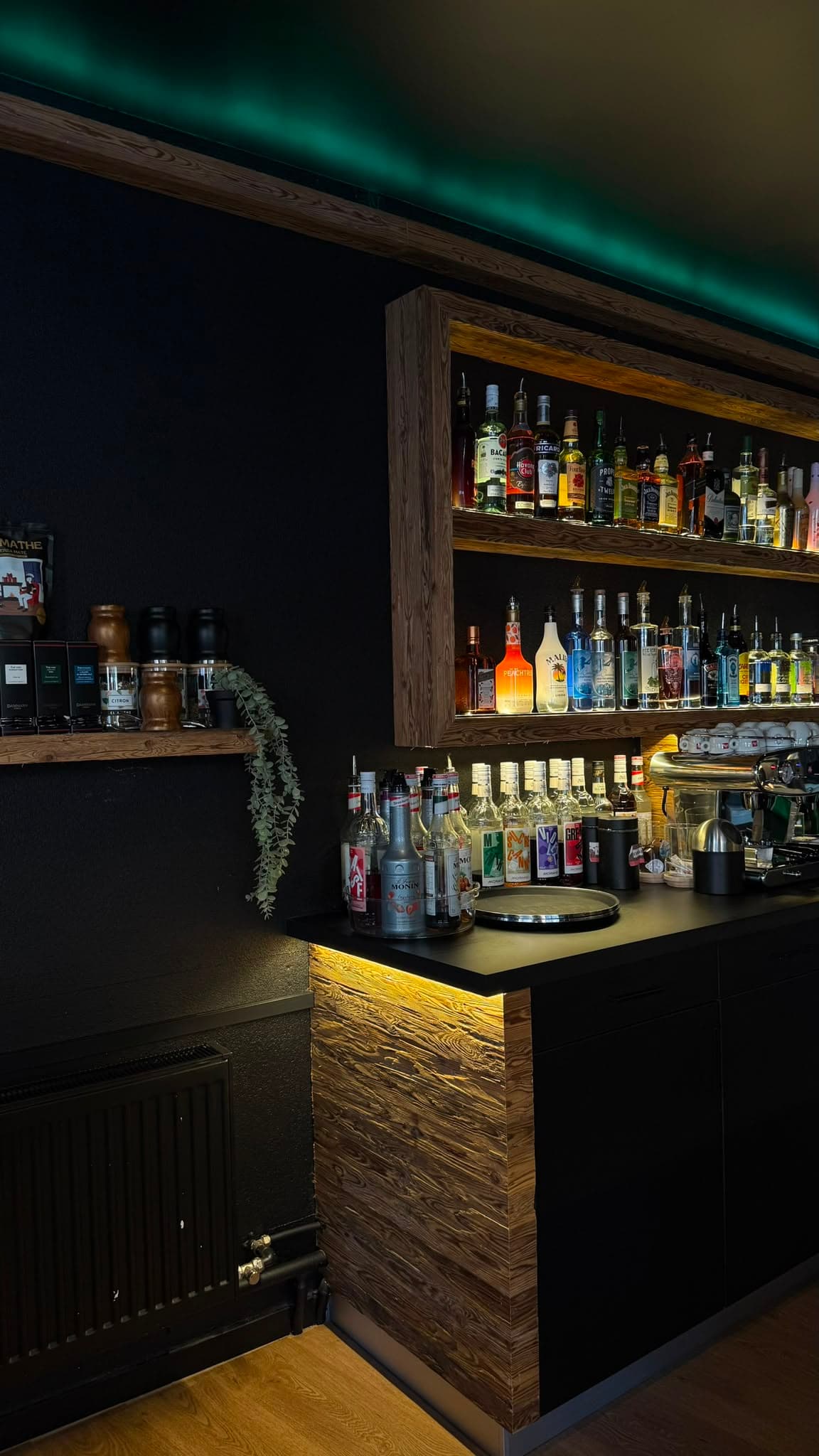 Cocktail and coffee bar for sale in Fleurier - 5
