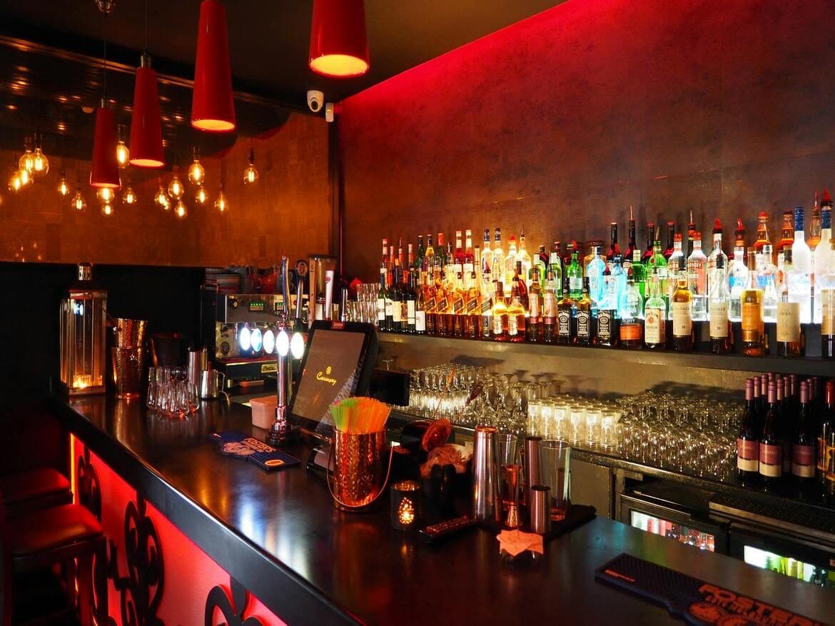 Pub avec discothèque à vendre, Gros de Vaud