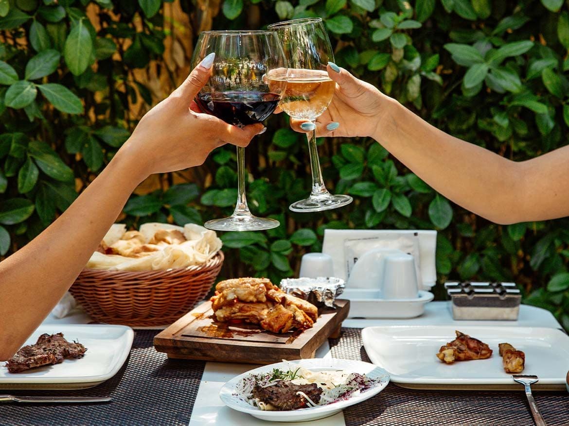 Restaurant avec terrasse et parking à vendre à Neuchâtel