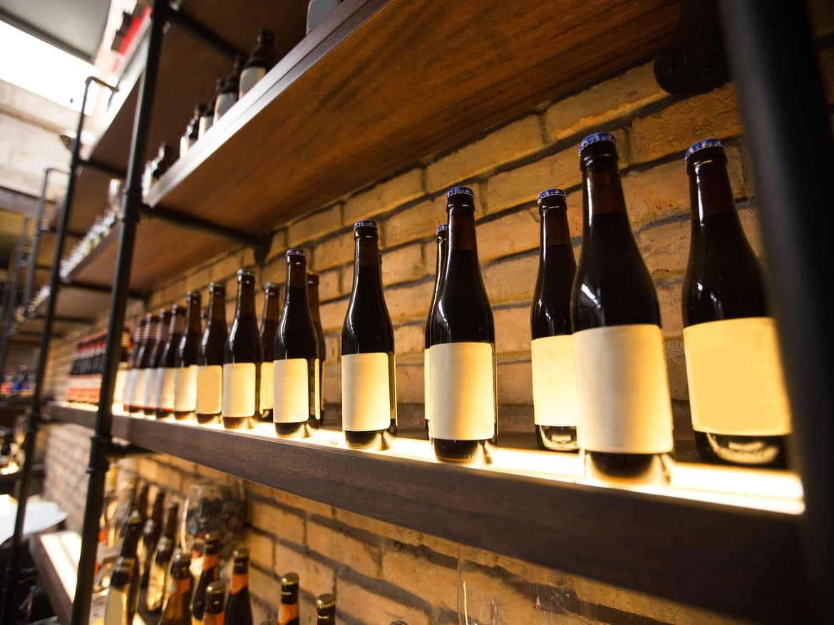 Bar et magasin de bières avec terrasse à vendre, BE